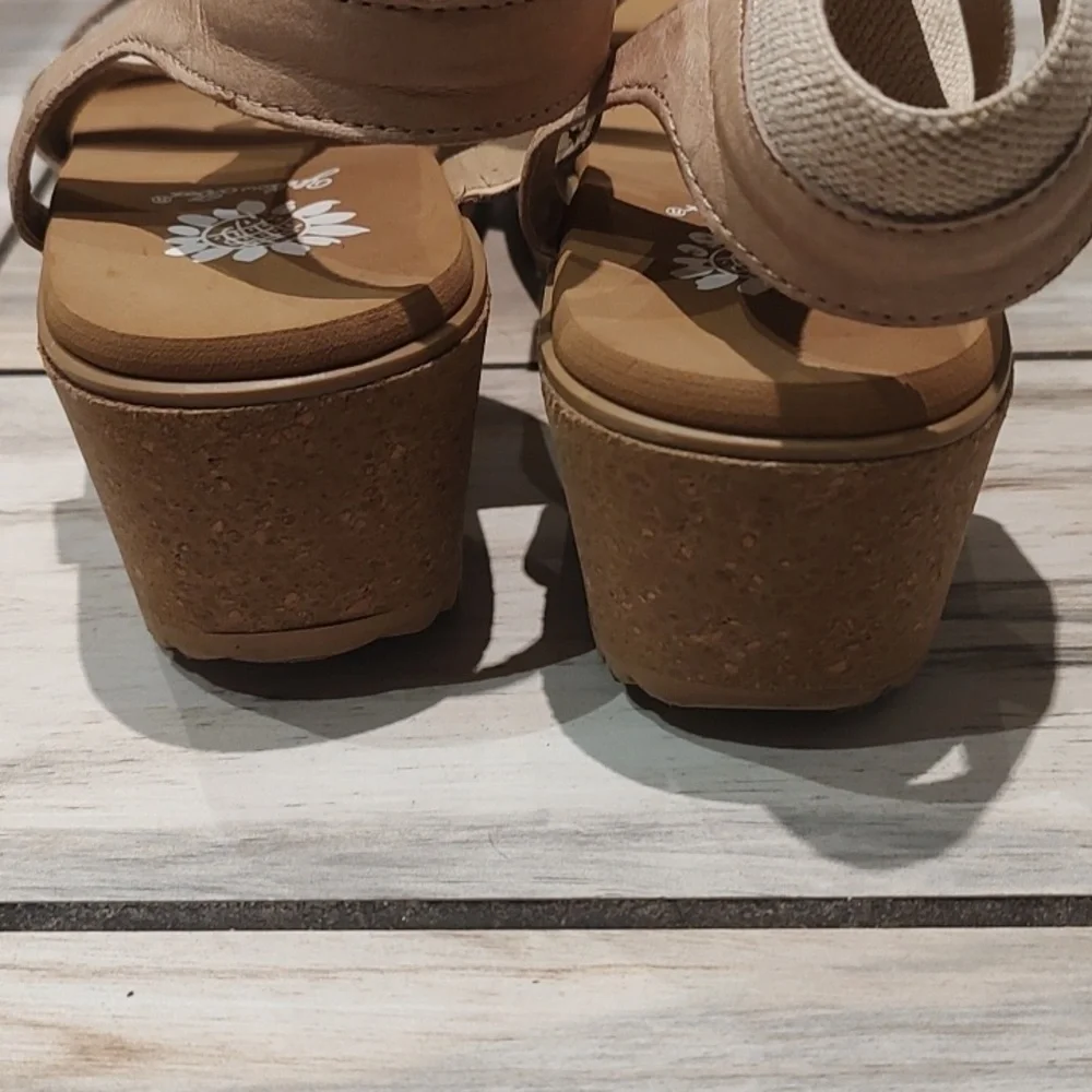 Yellow box Wedge Sandals - Picture 6 of 6